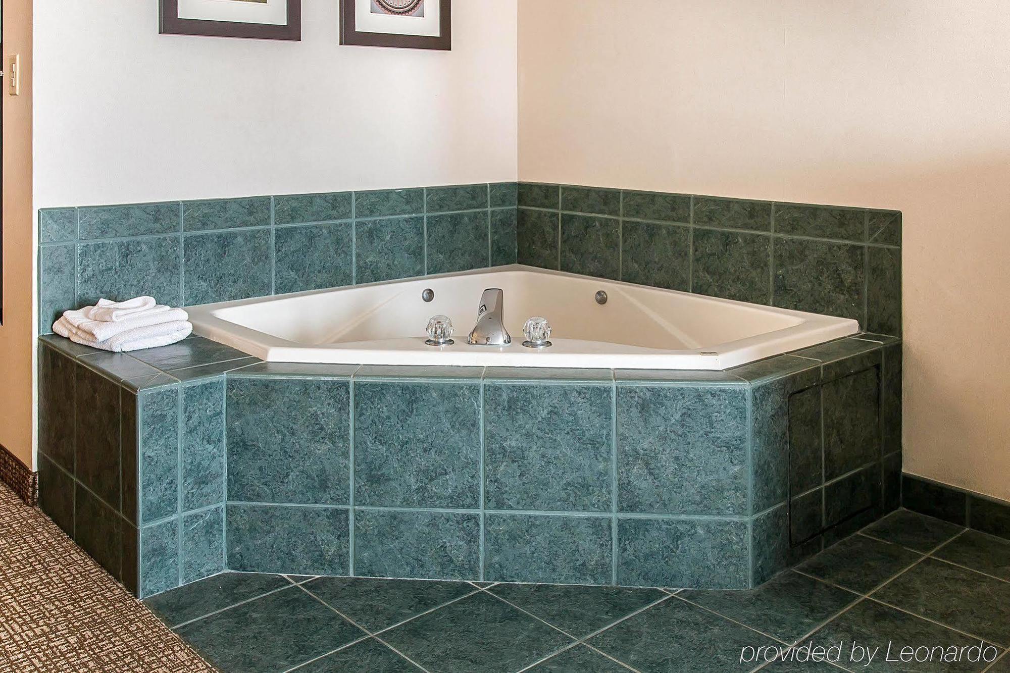 Bluffton Inn & Suites Esterno foto